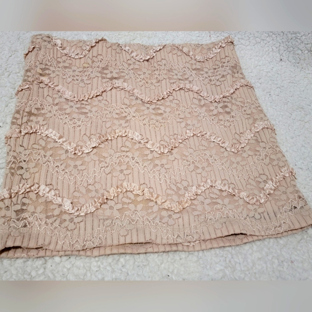 Sequin Hearts mini skirt like new Size Sm. Textured, lovely. Lacey